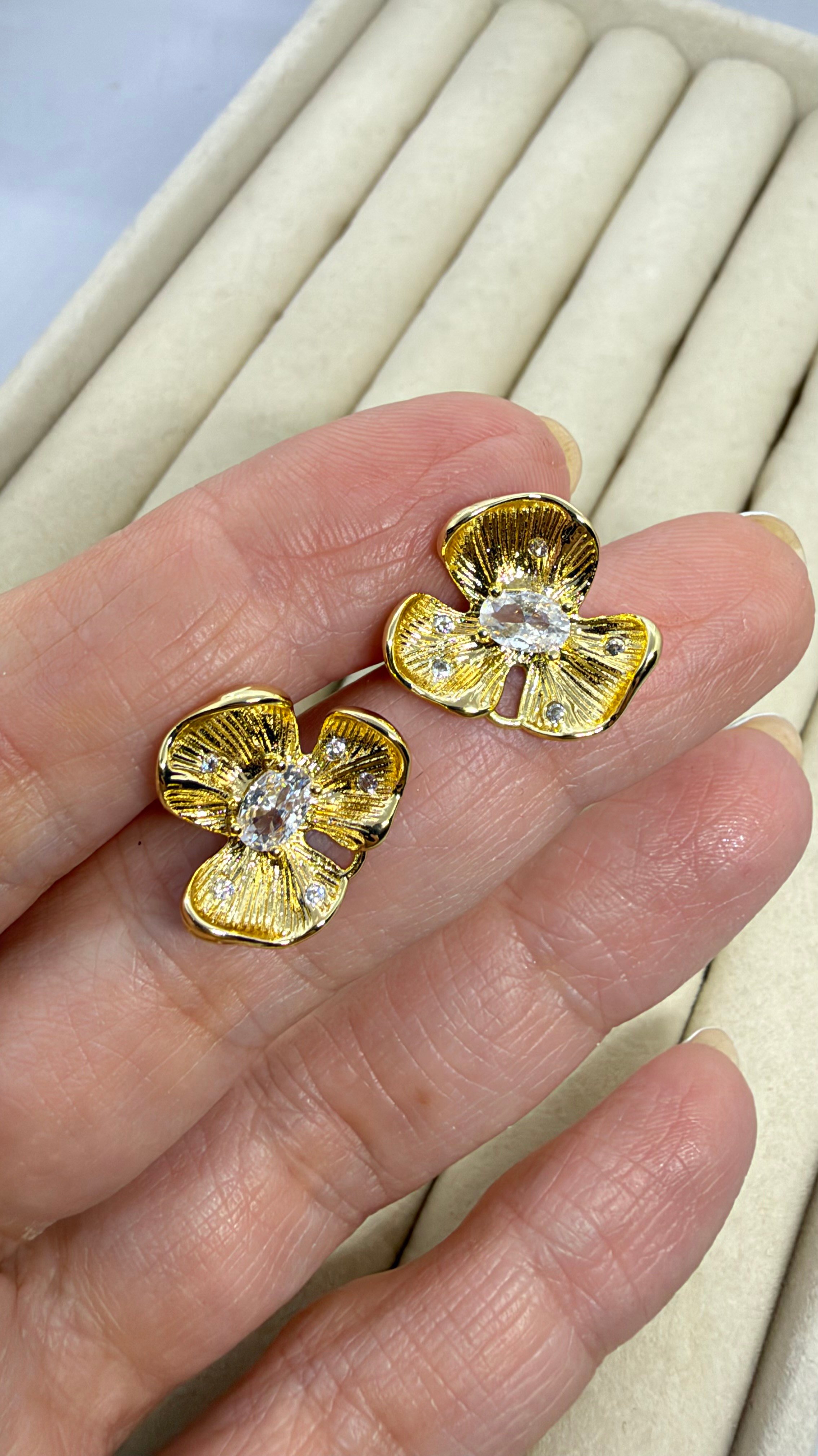 Gold Çiçek Küpe