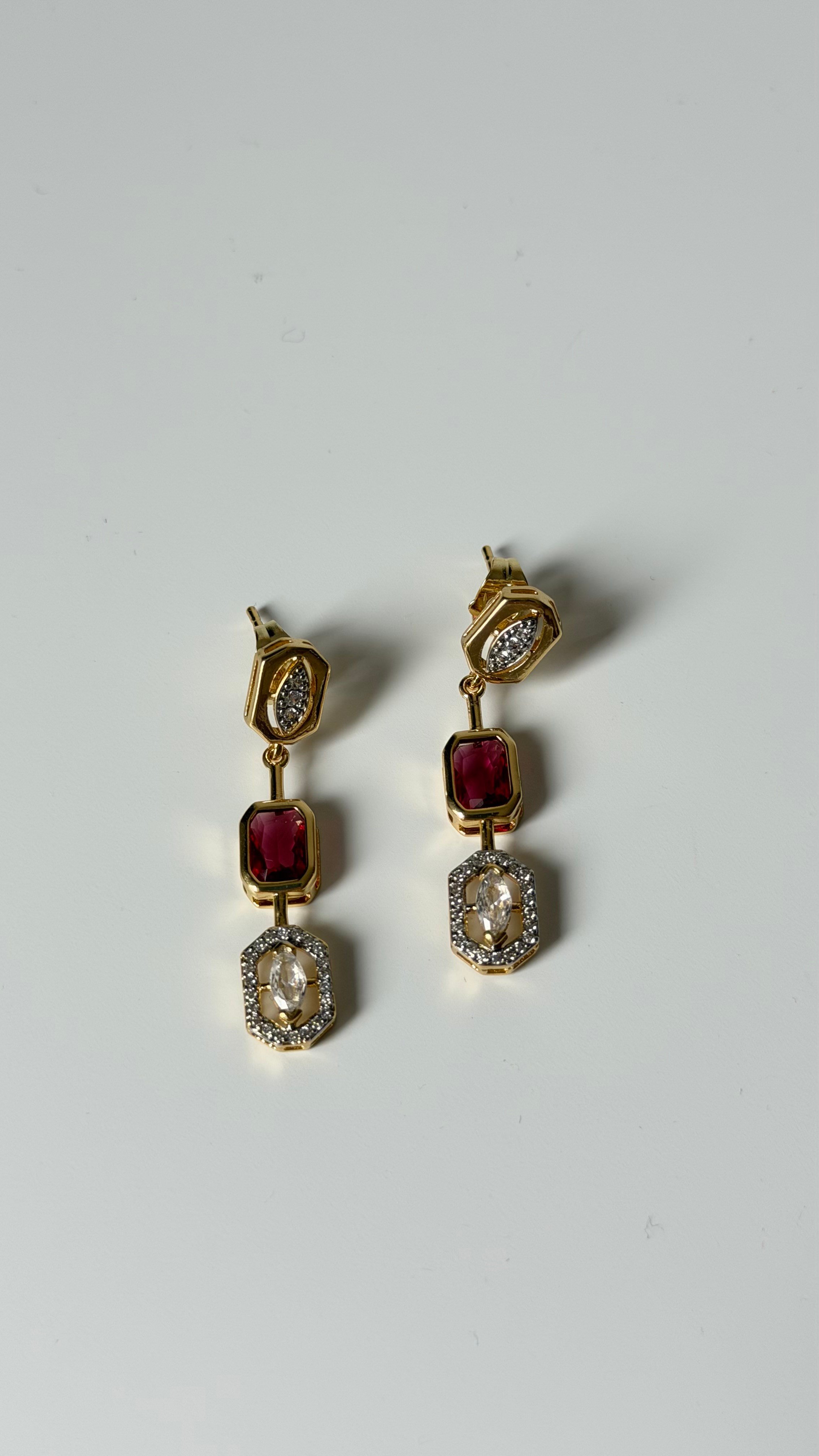 Gold Renk Pembe Taşlı Sallantılı Küpe