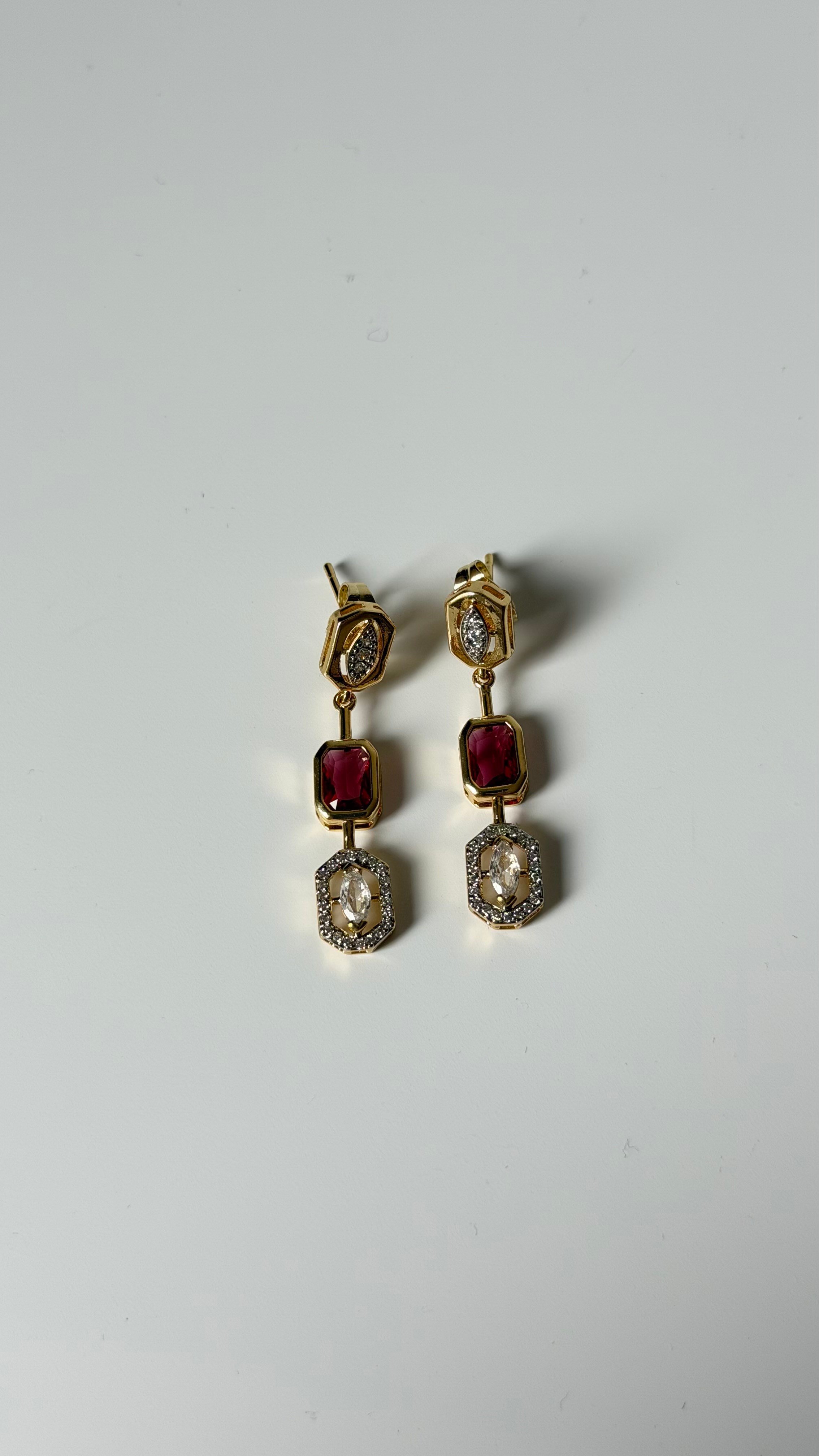 Gold Renk Pembe Taşlı Sallantılı Küpe
