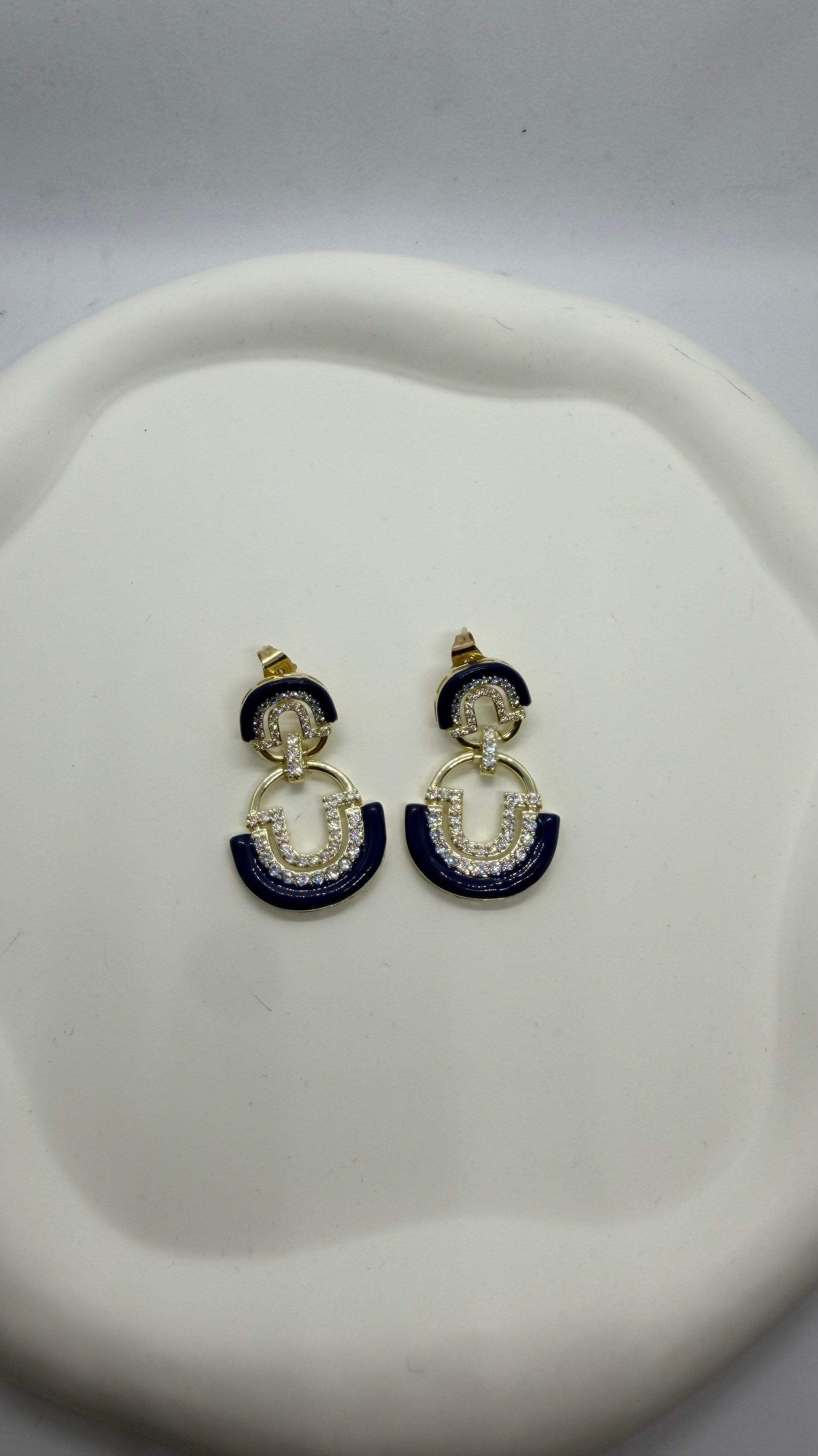 Gold Siyah taşlı Sallantılı Küpe
