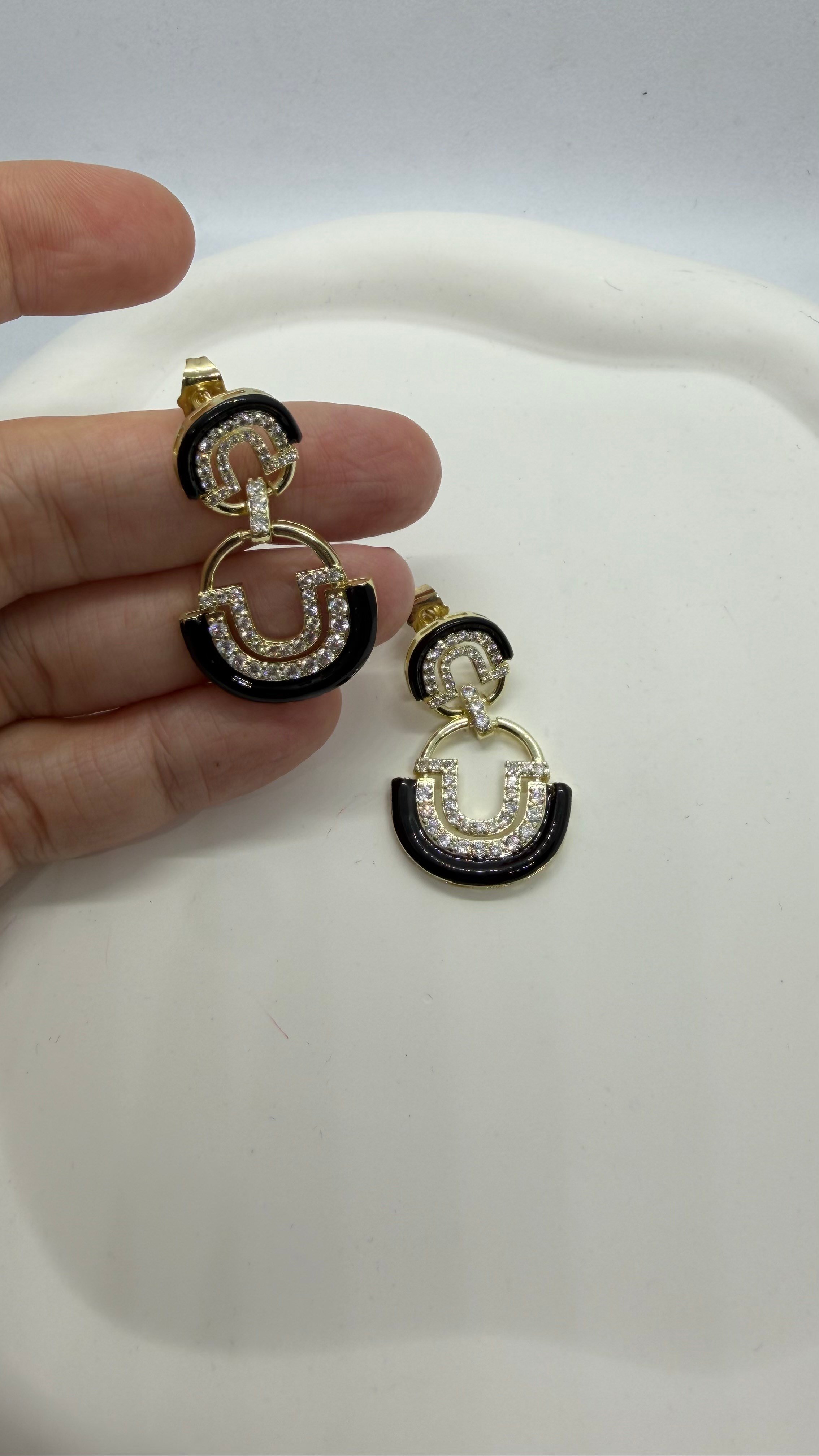 Gold Siyah taşlı Sallantılı Küpe