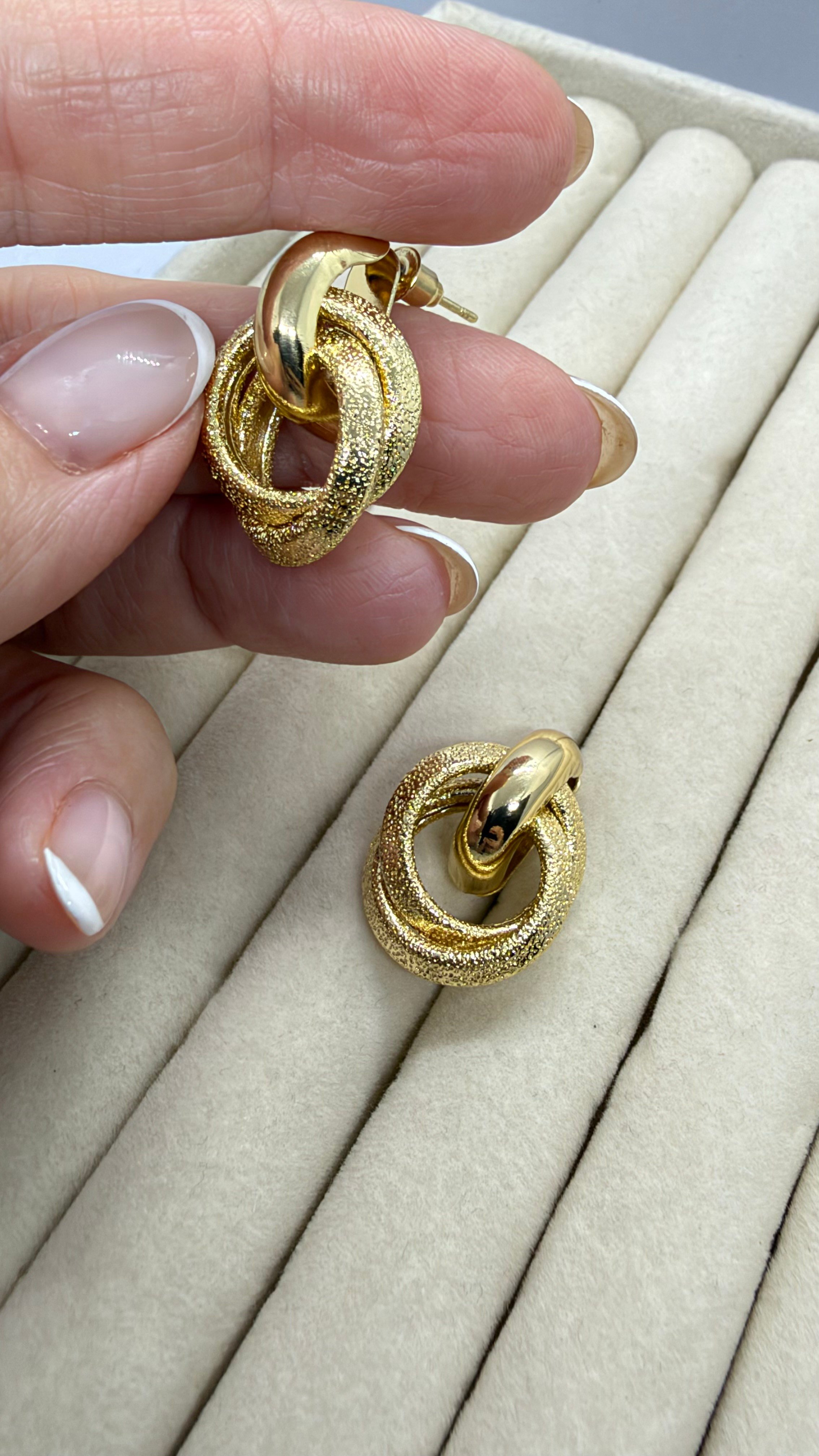 Gold Taşlı Küpe