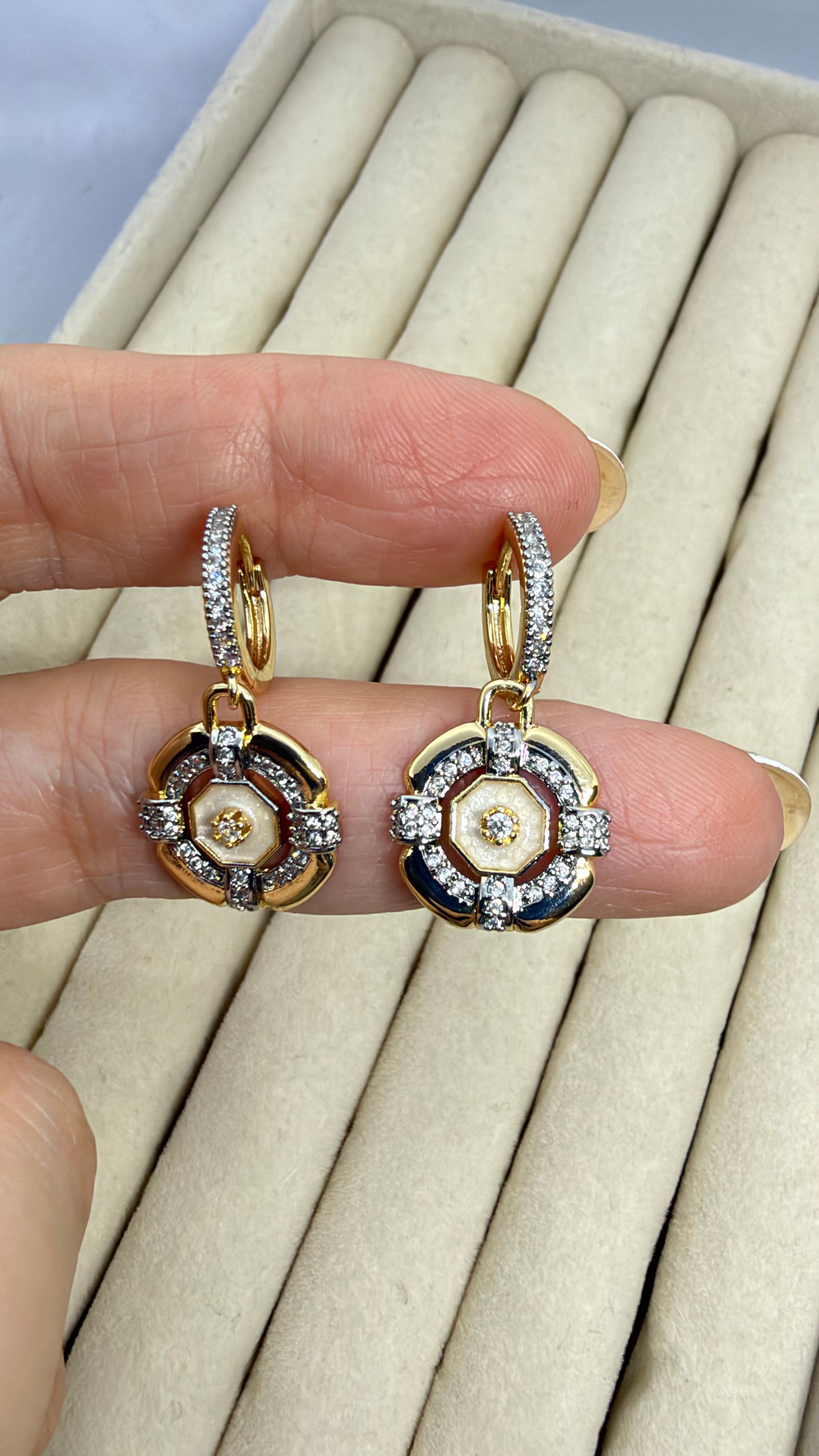 Gold Taşlı Küpe