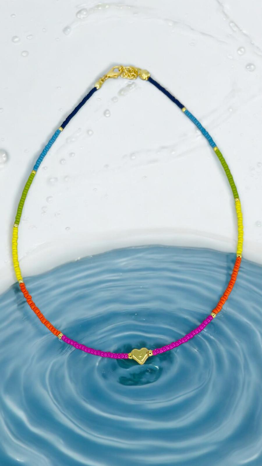 İnce Kum Boncuk Kalp Detaylı Kolye