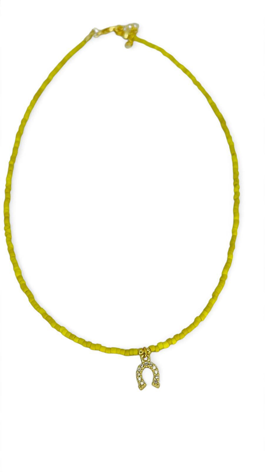 İnce Kum Boncuklu Nal Detaylı Kolye