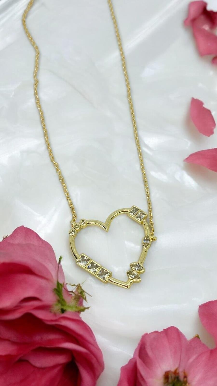 Kalp Minimal Taş Detaylı Kolye