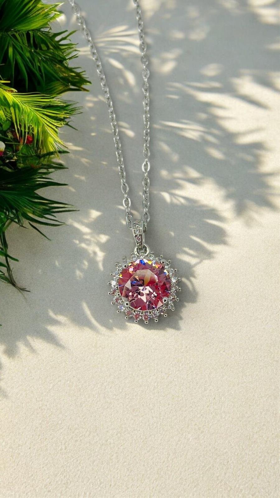 Pembe Taş Uçlu Kolye