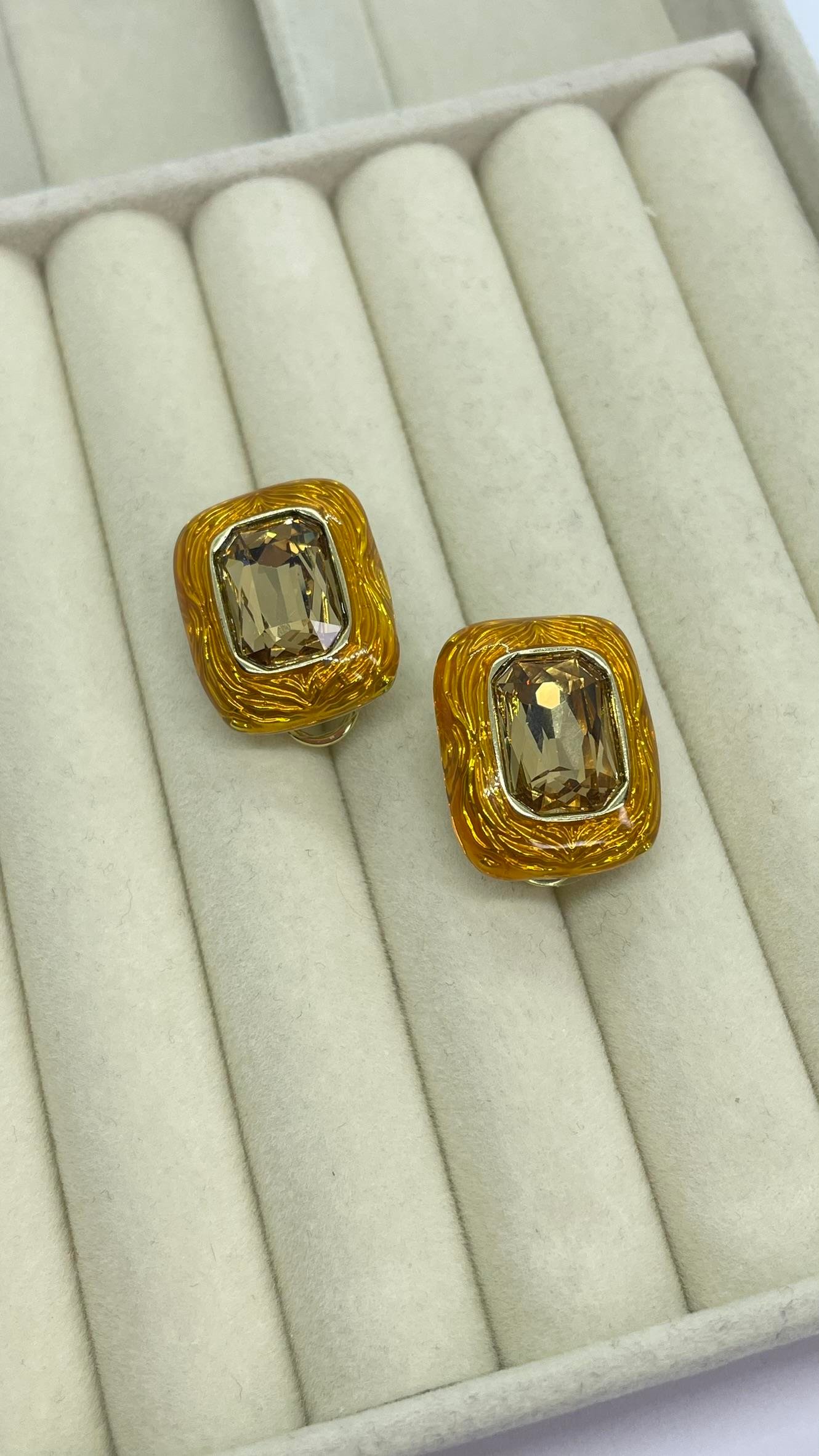 Premium Seri Bal Rengi Küpe