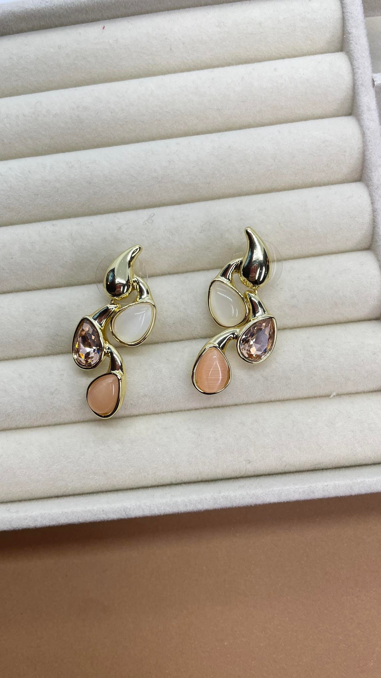 Premium Seri Bej Renk Küpe