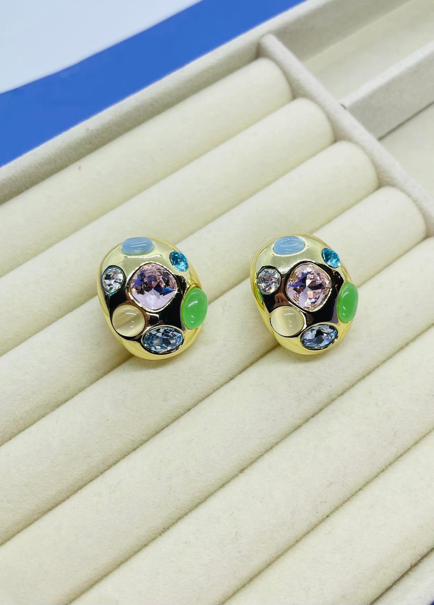 Premium Seri Top Taşlı Küpe