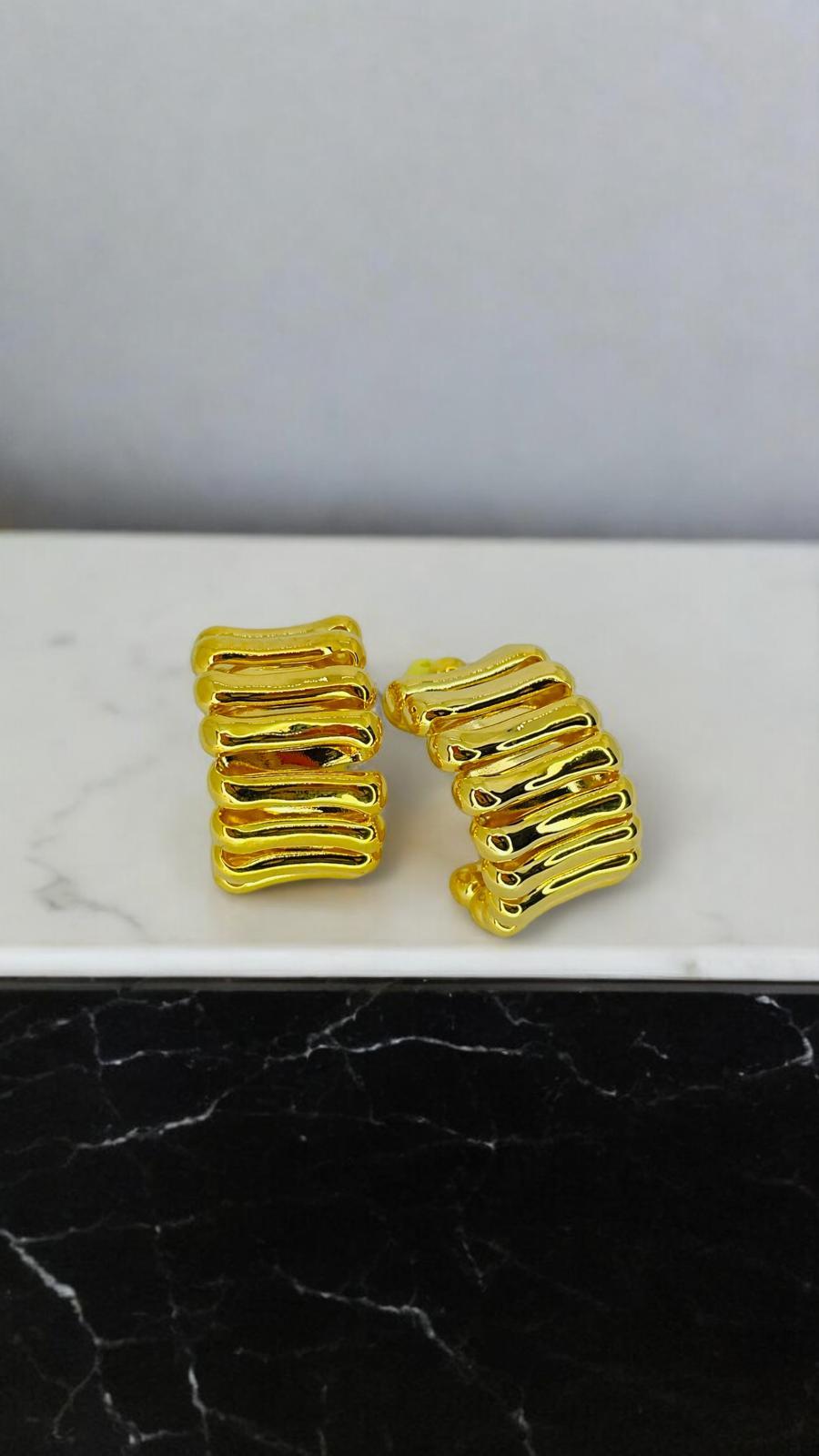 Şeritli Tırtıklı Küpe