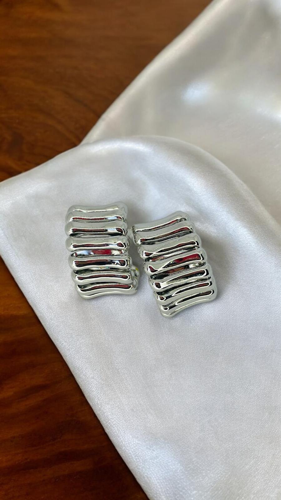 Şeritli Tırtıklı Küpe