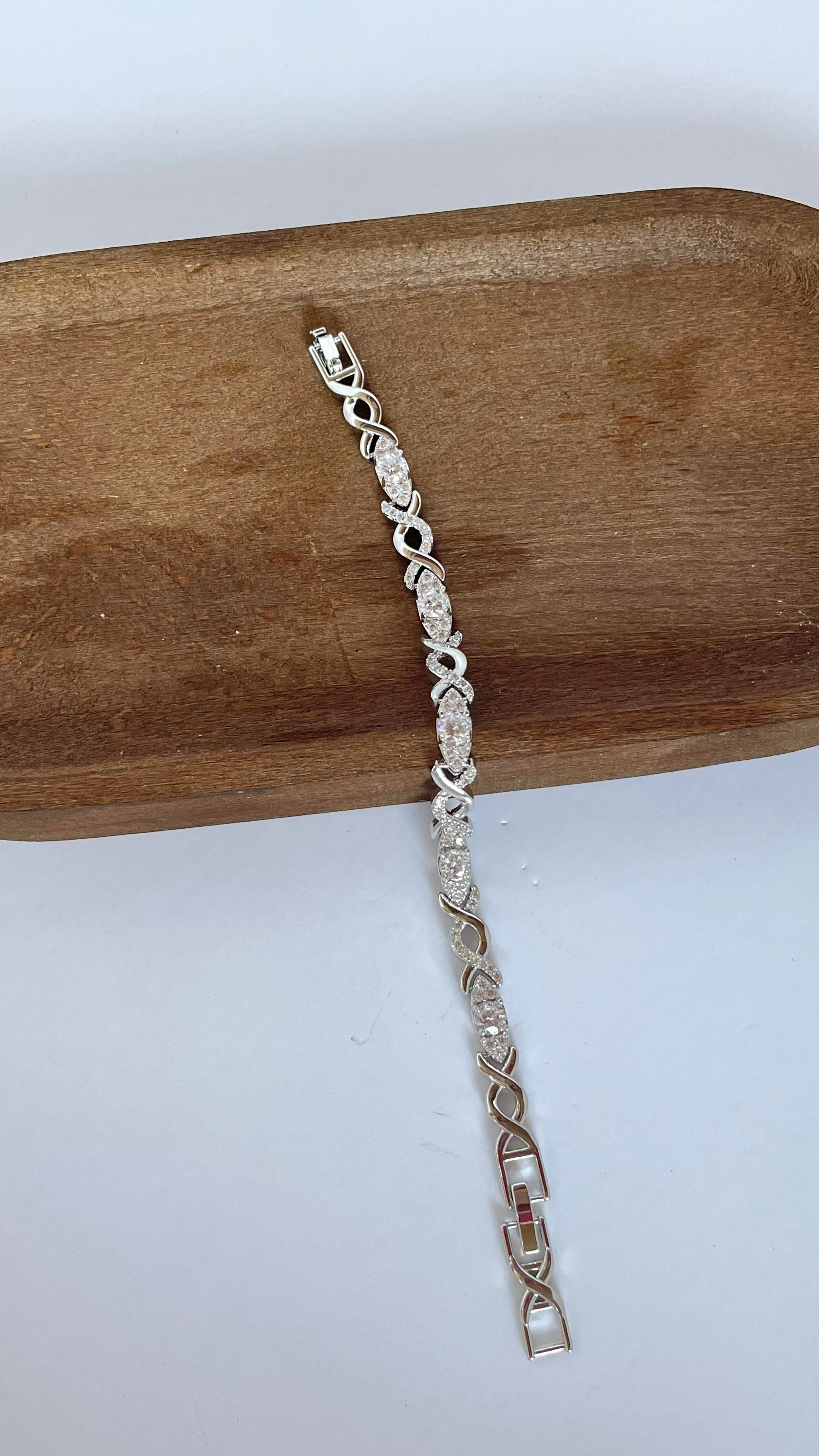 Sonsuz Taşlı Silver Renk Bileklik