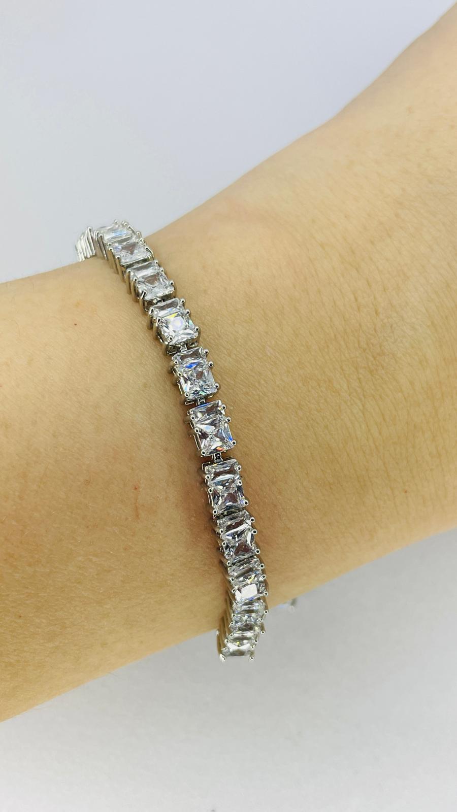 Suyolu Kare Taşlı Bileklik