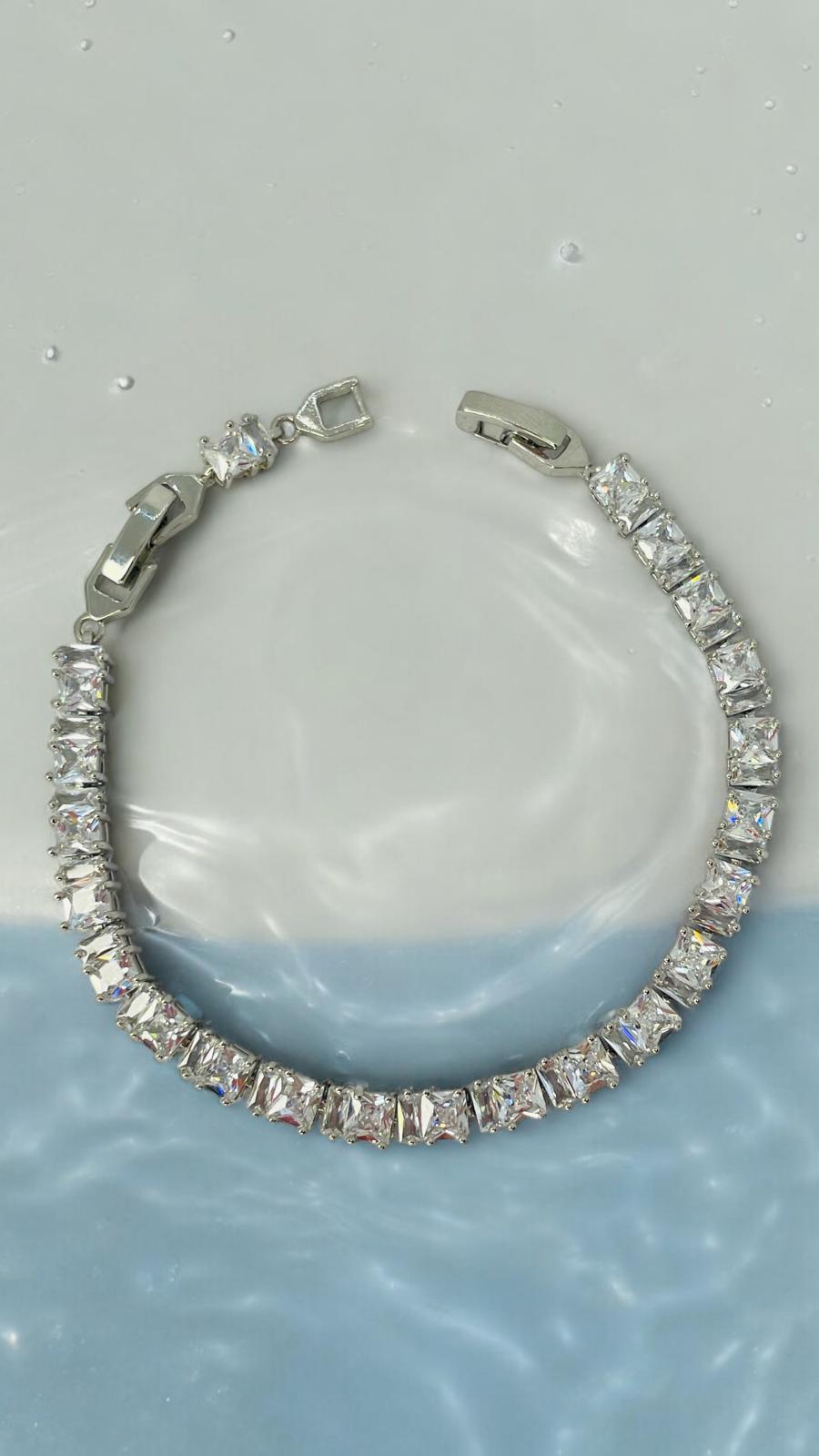 Suyolu Kare Taşlı Bileklik