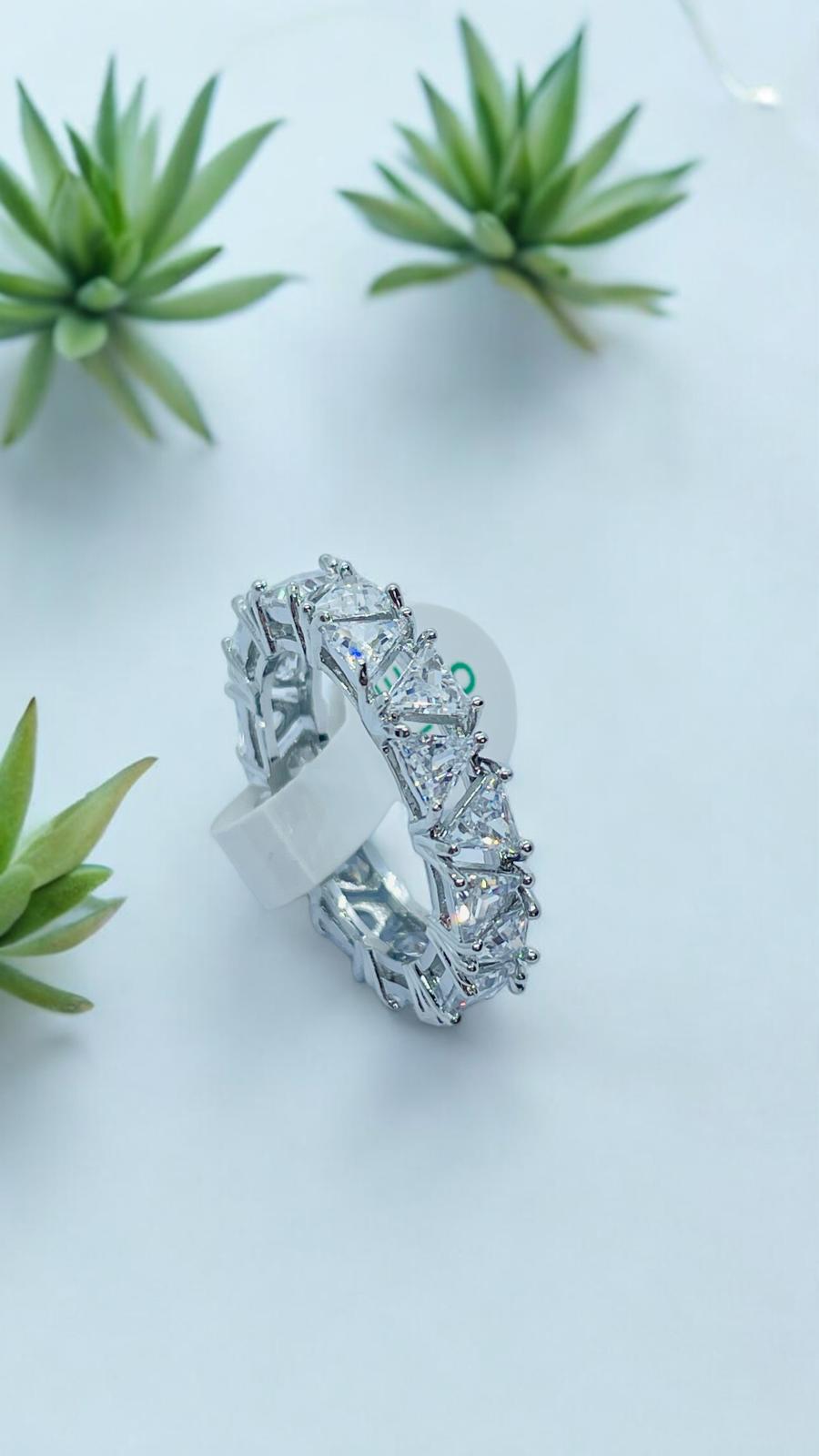 Üçgen Beyaz Taşlı Tamtur Numaralı Yüzük 