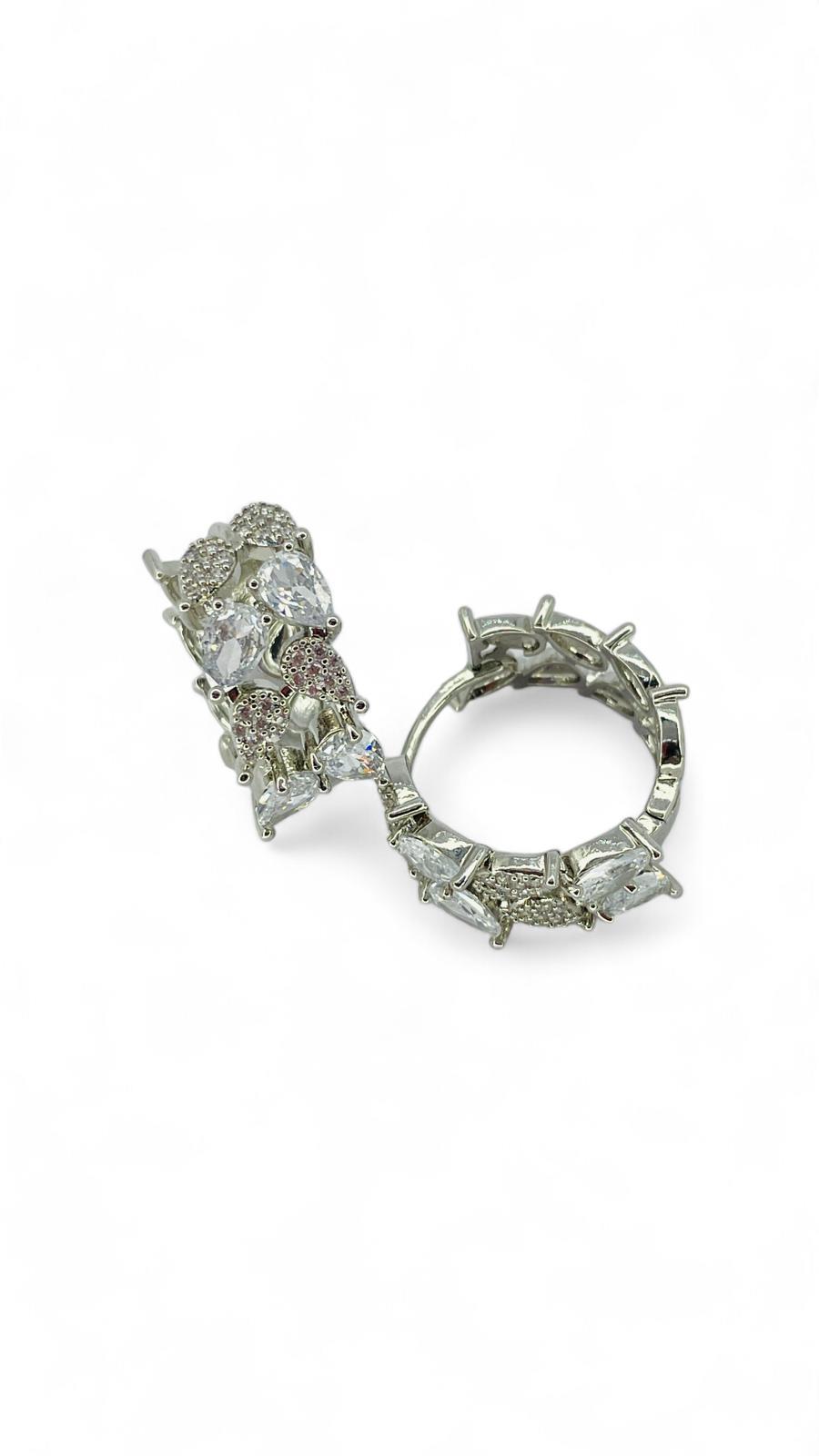 Yaprak Taşlı Silver Halka Küpe