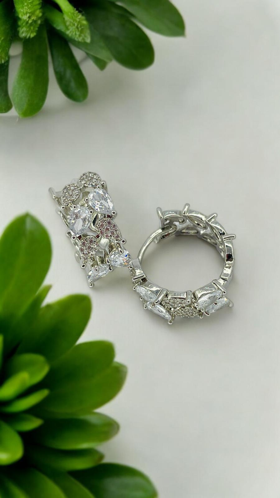 Yaprak Taşlı Silver Halka Küpe