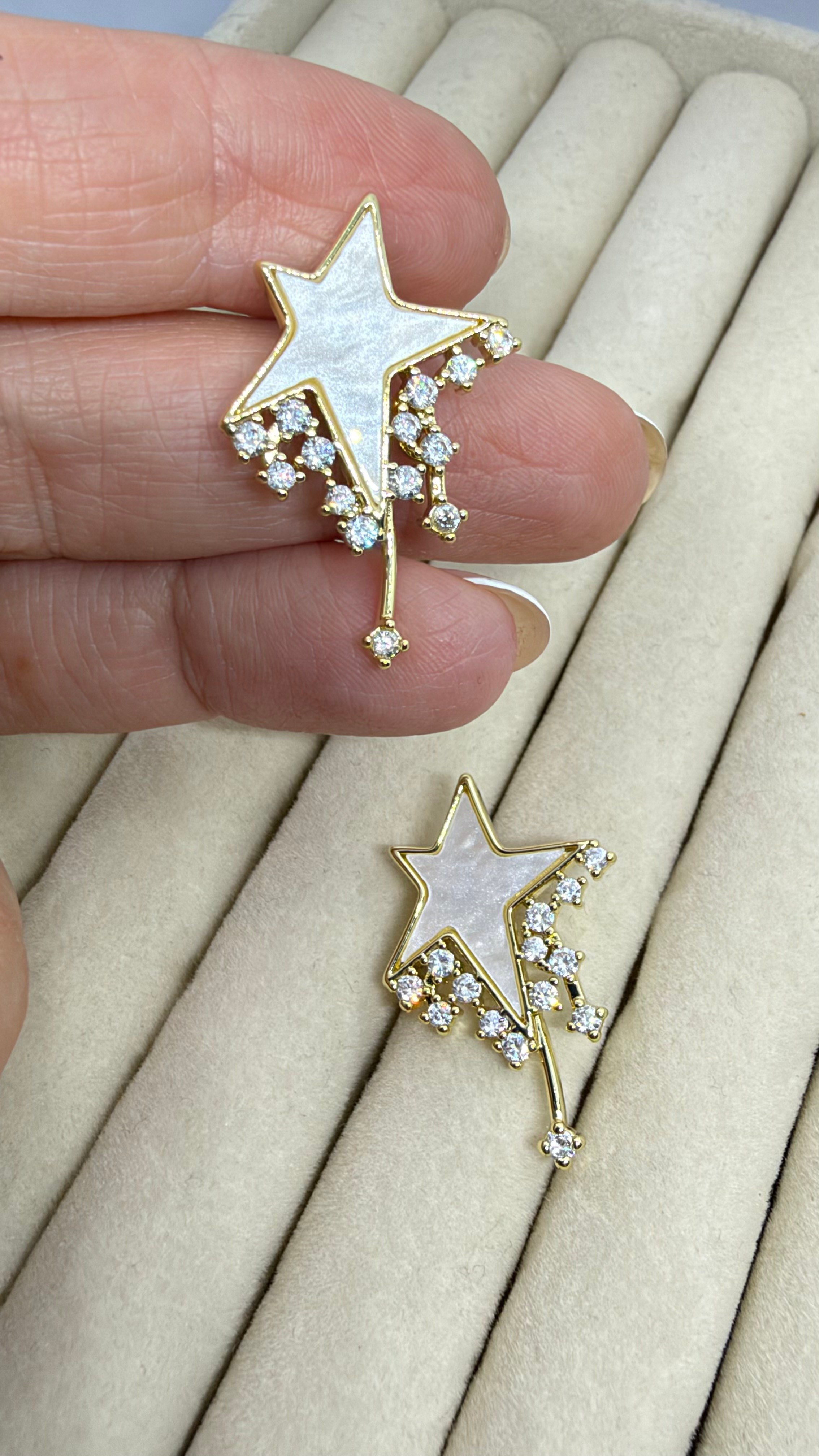 Yıldız Mineli Taşlı Gold Küpe