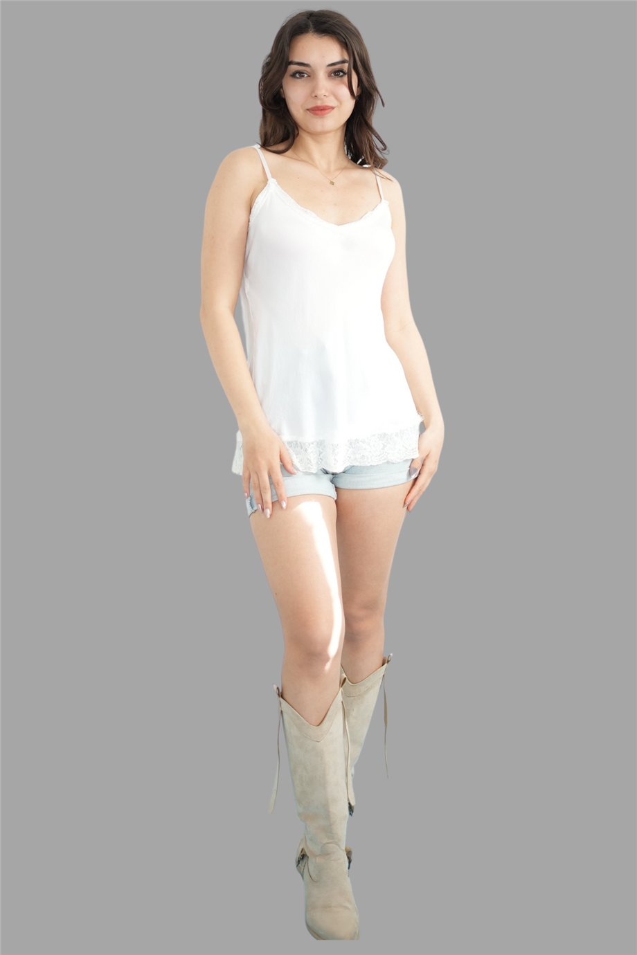 Beyaz Askılı Dantel Detaylı İpek Bluz