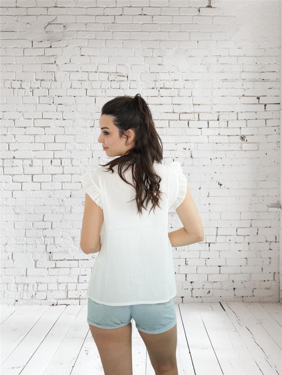 Beyaz Çiçek Nakışlı Kısa Kollu Bluz