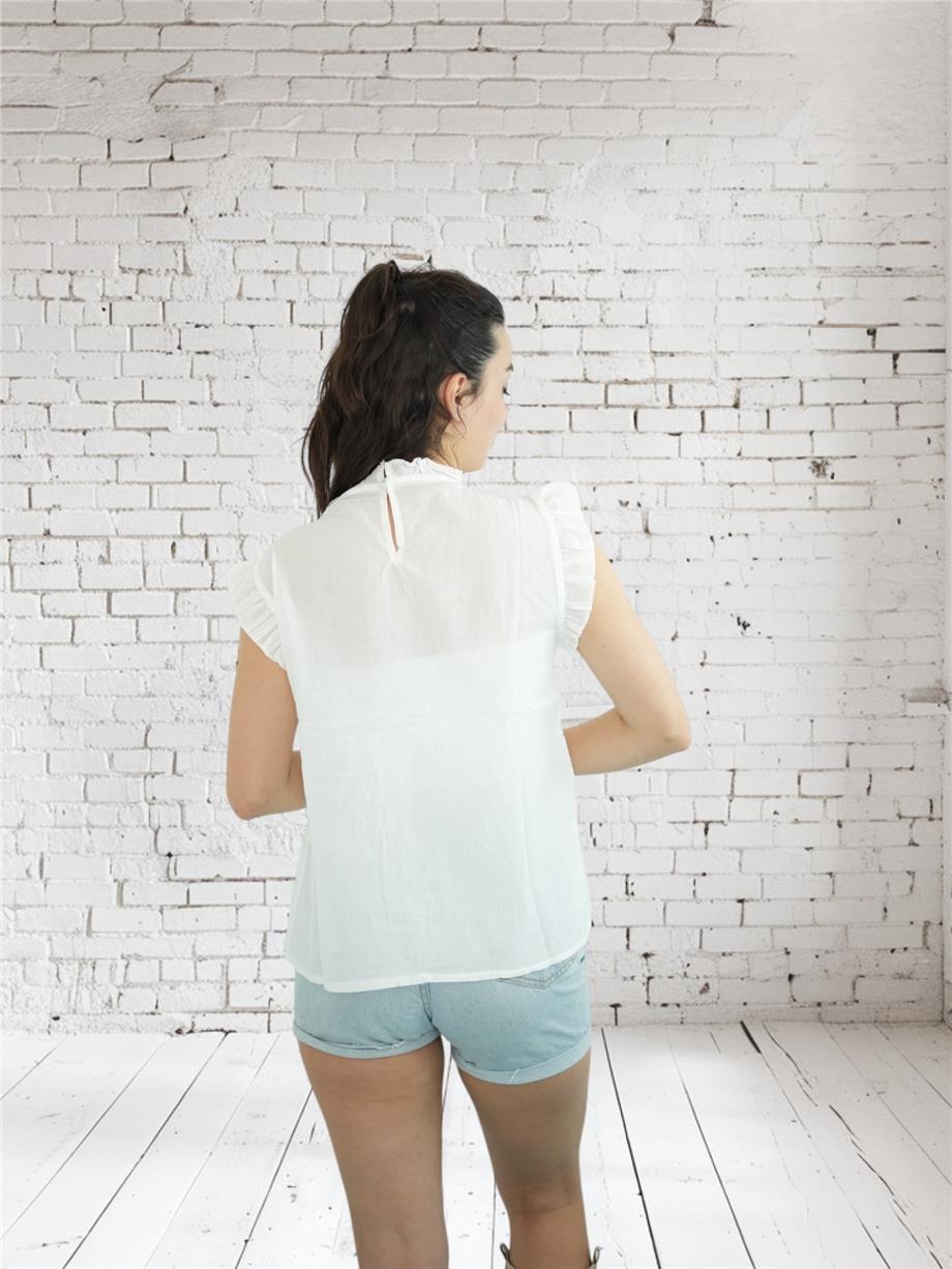 Beyaz Çiçek Nakışlı Kısa Kollu Bluz