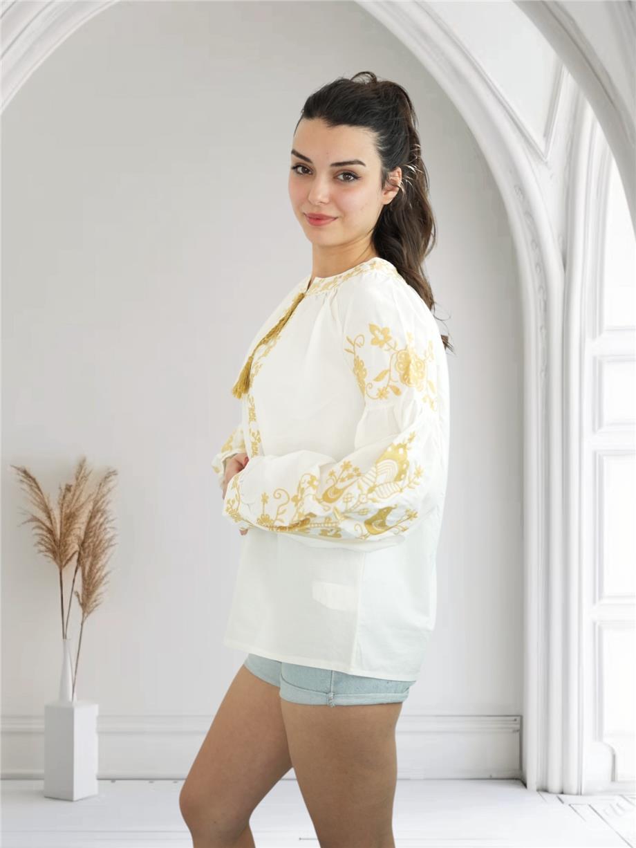 Beyaz Kolları Kuş ve Çiçek Nakışlı Bluz