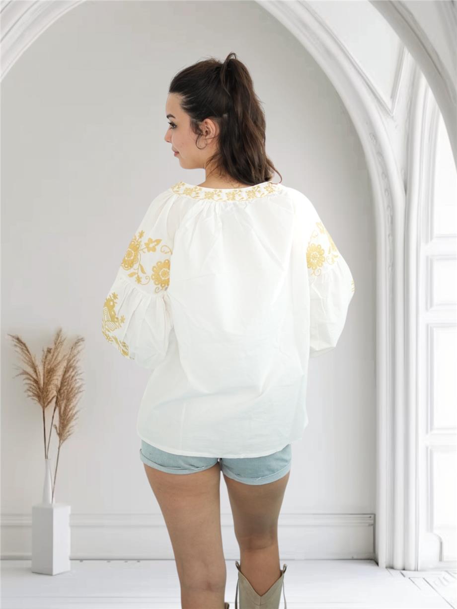 Beyaz Kolları Kuş ve Çiçek Nakışlı Bluz