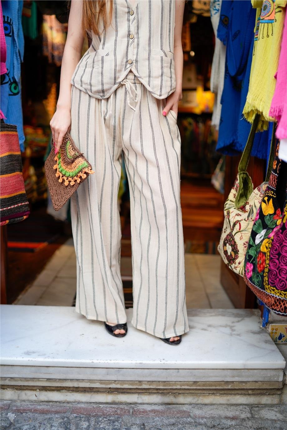 Beyaz Renk Çizgili Pantolon Yelek Takım