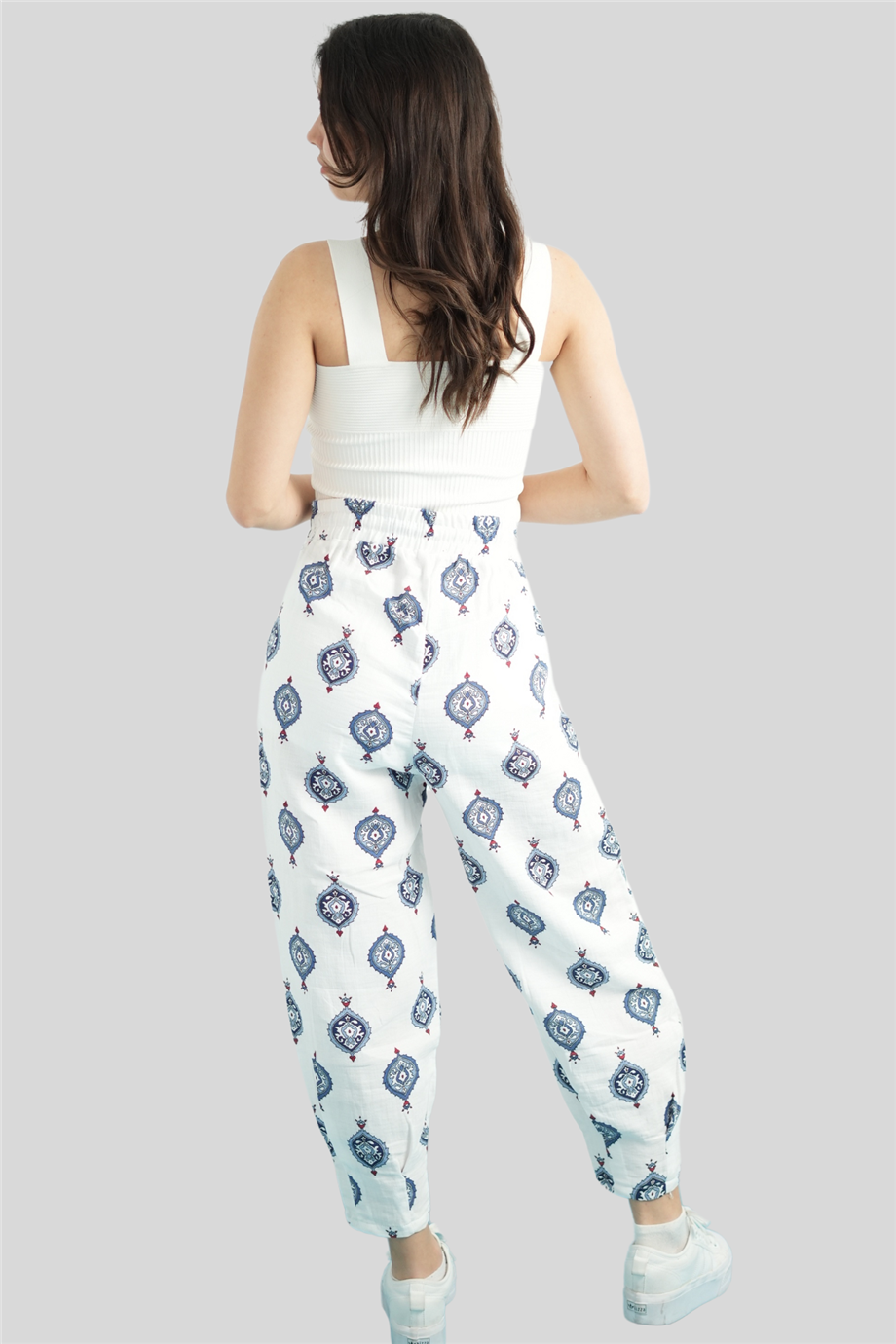 Beyaz Renk İndigo Çini Desenli Pantolon