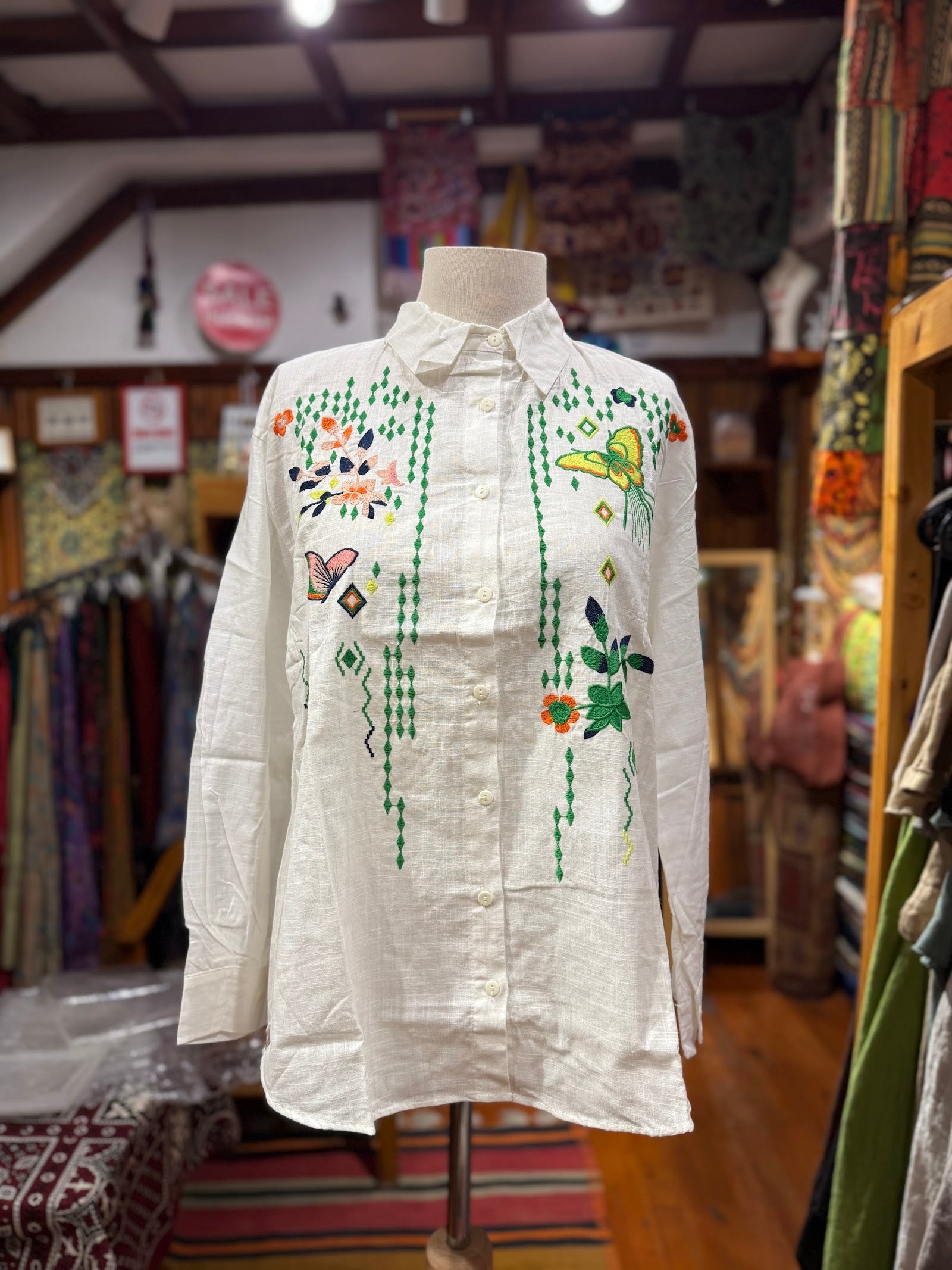 beyaz-renk-kelebek-islemeli-oversize-g-5-4867