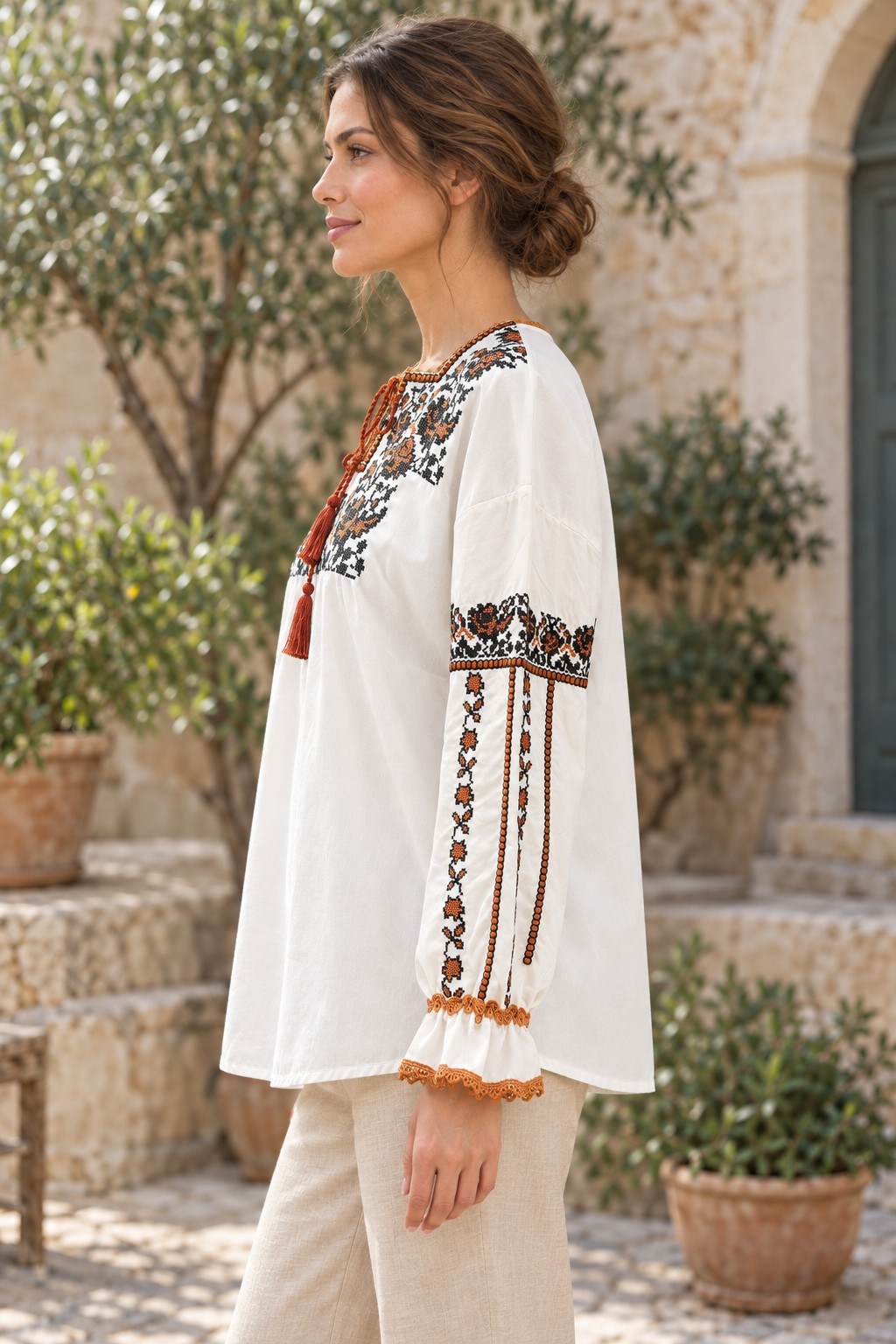 Beyaz Renk Kilim Motifli Nakışlı Bohem Bluz - yandan görünüm