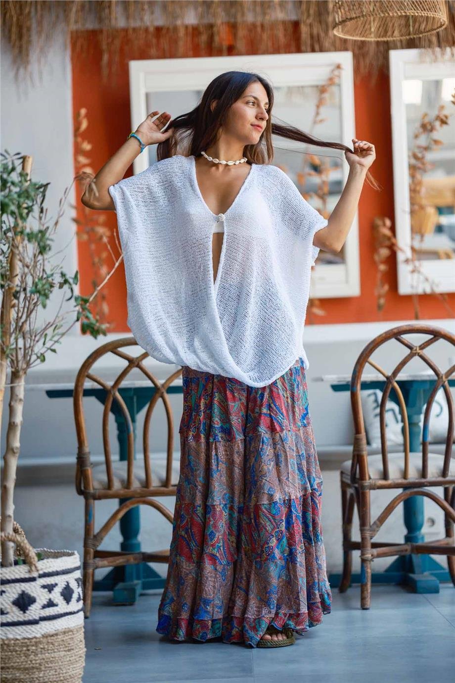 Beyaz Renk V Yaka Düğme Detaylı Merserize Bluz