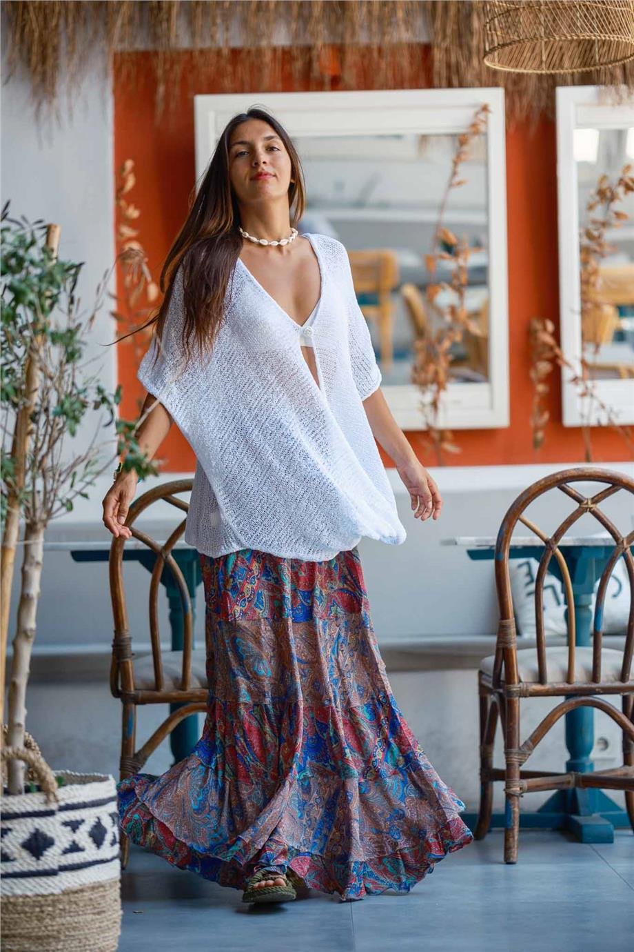 Beyaz Renk V Yaka Düğme Detaylı Merserize Bluz