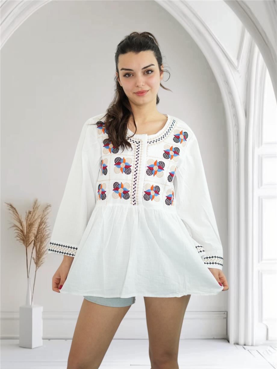 Beyaz Rüzgar Gülü Nakışlı Bluz