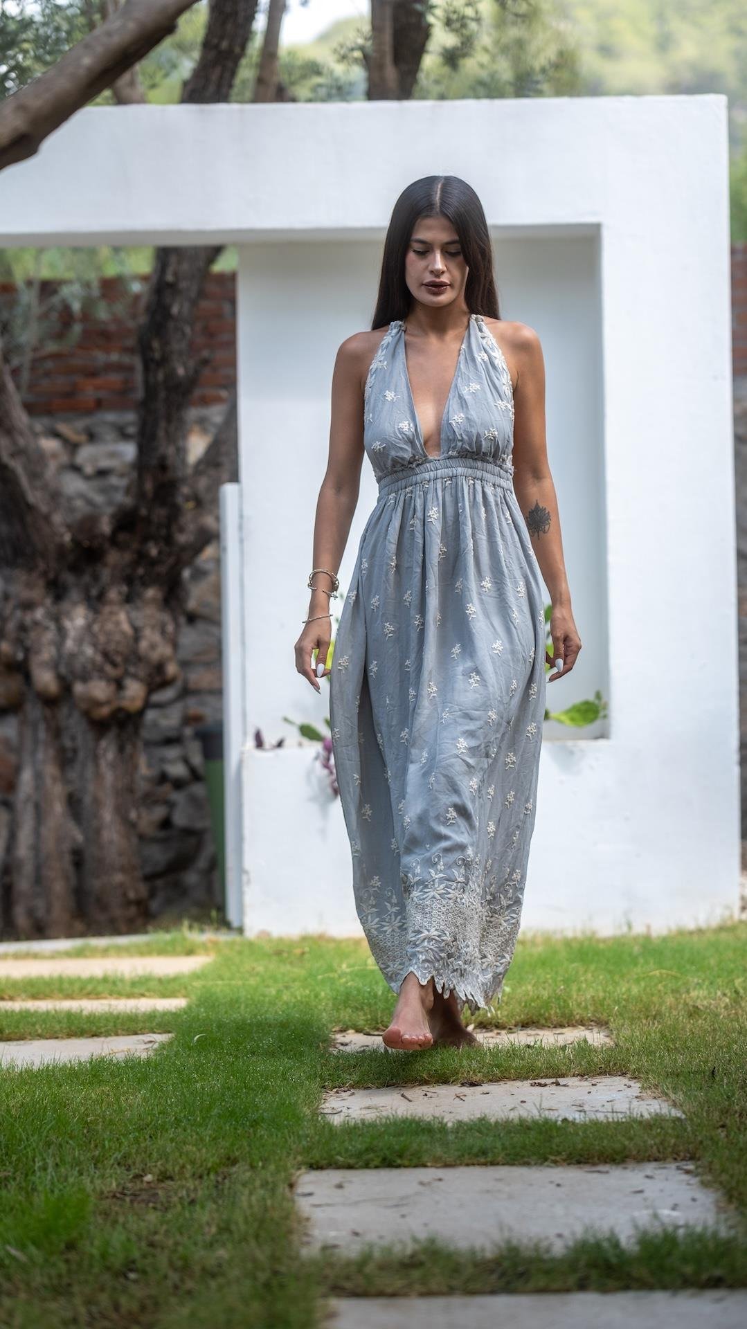 Boyundan Bağlamalı Sırtı Açık Elbise