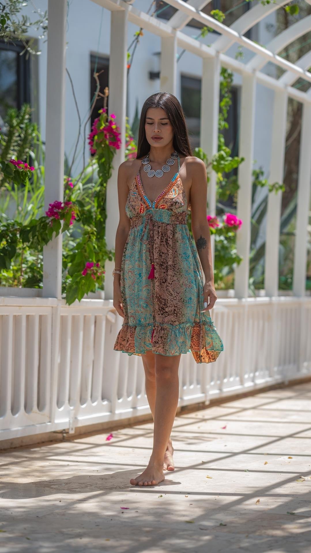 Boyundan Bağlamalı Sırtı Açık Elbise