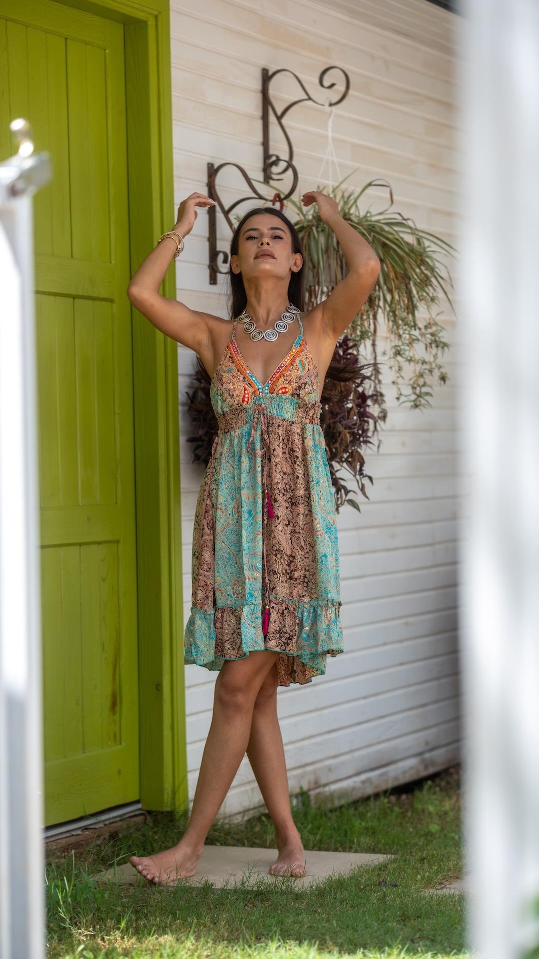 Boyundan Bağlamalı Sırtı Açık Elbise