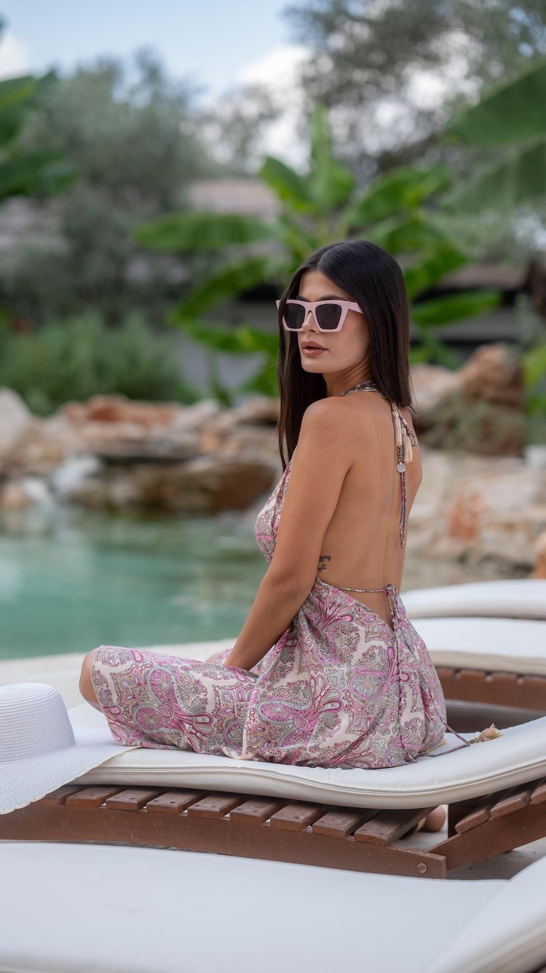 Boyundan Bağlamalı Sırtı Açık Elbise