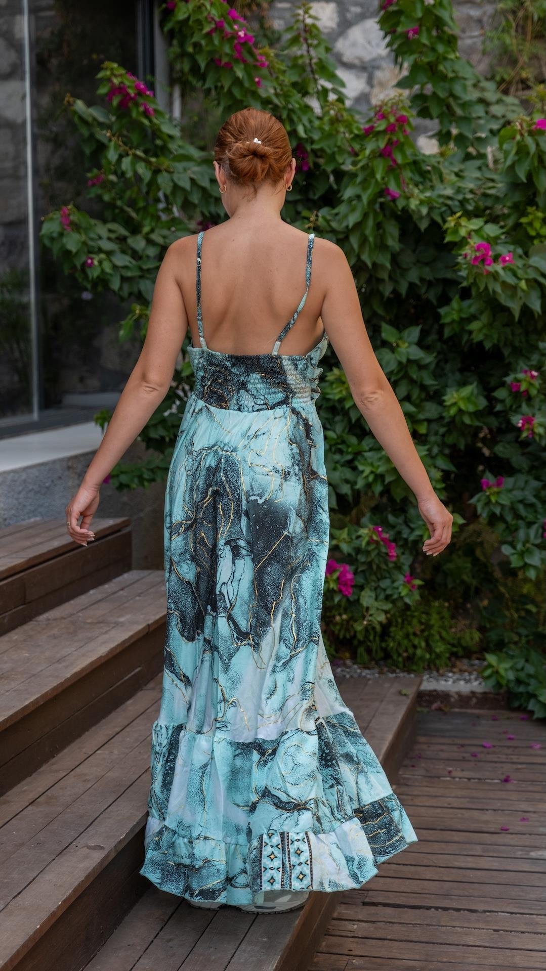 Boyundan Bağlamalı Sırtı Açık Elbise