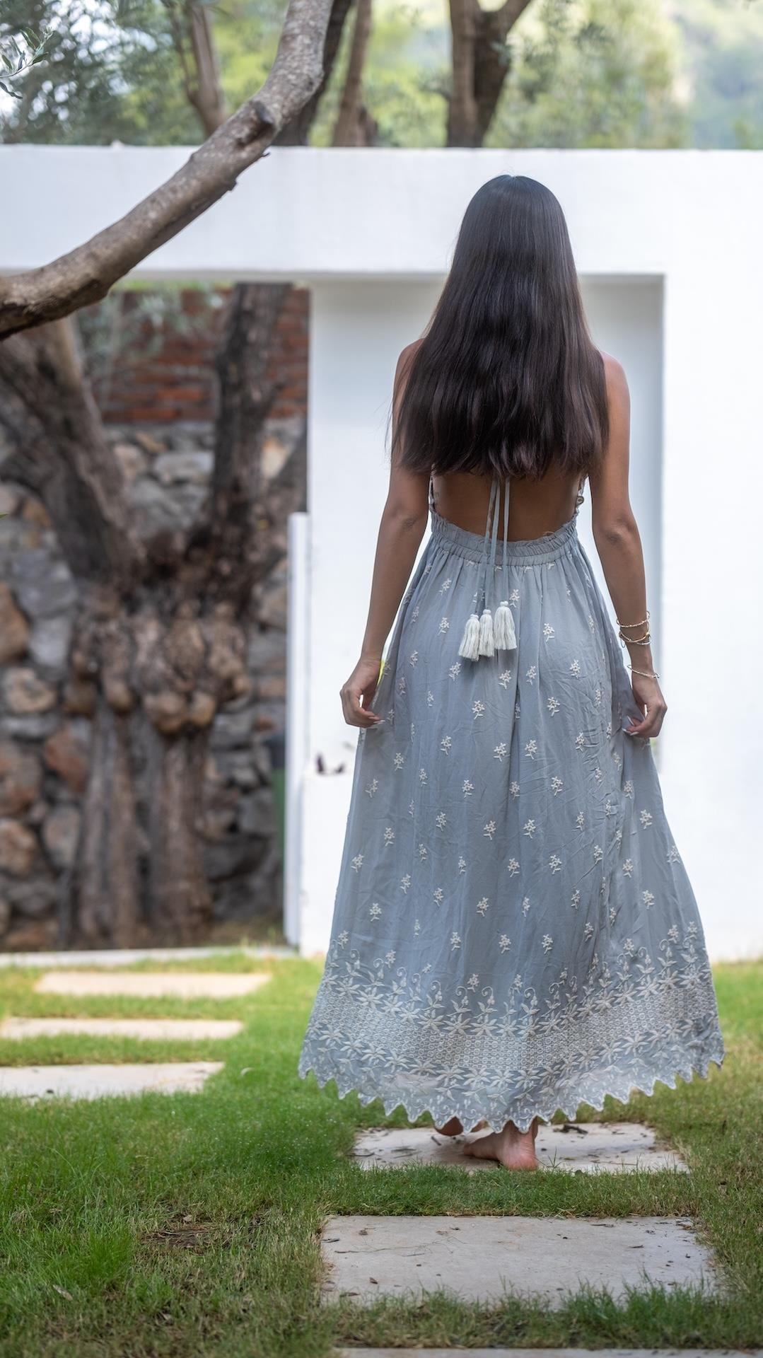 Boyundan Bağlamalı Sırtı Açık Elbise