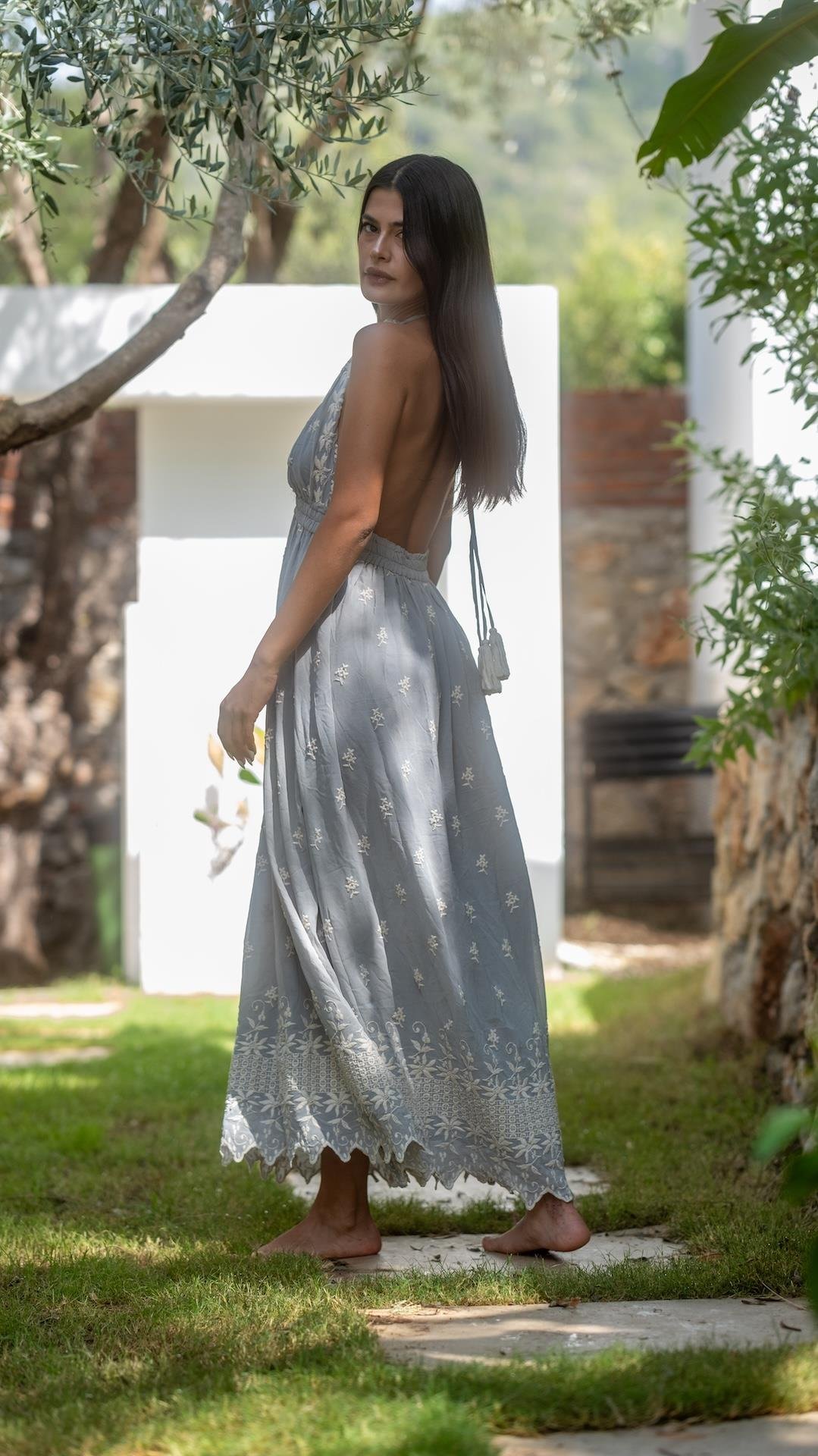 Boyundan Bağlamalı Sırtı Açık Elbise