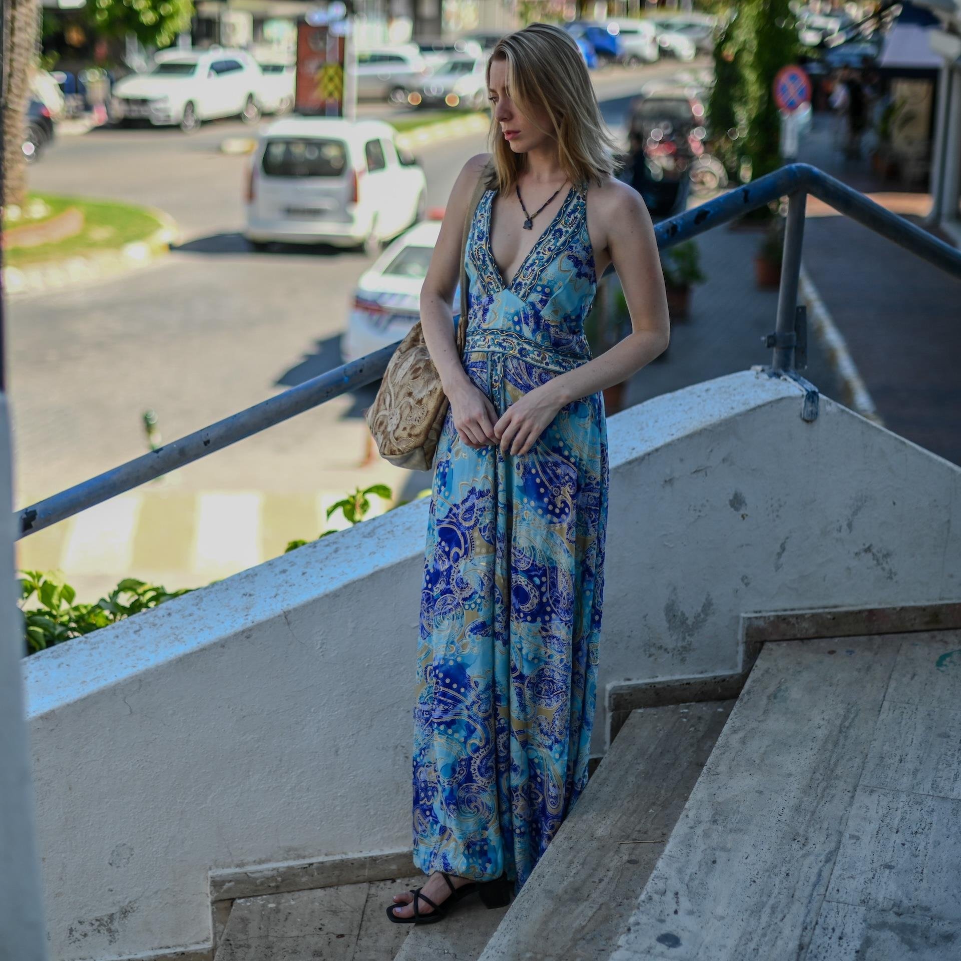 Boyundan Bağlamalı Sırtı Açık İpek Tulum