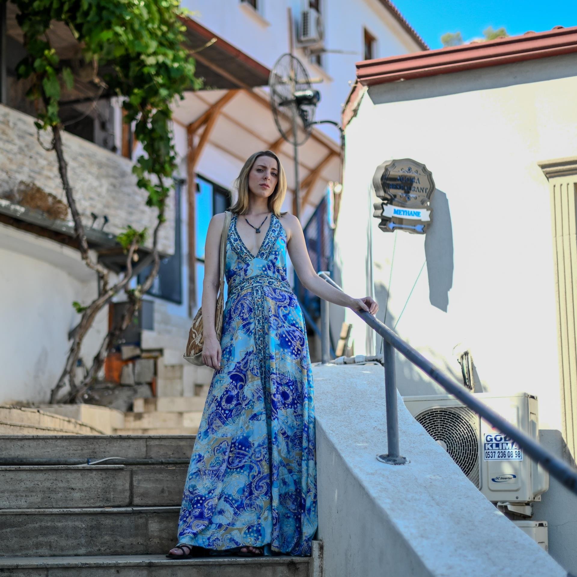 Boyundan Bağlamalı Sırtı Açık İpek Tulum