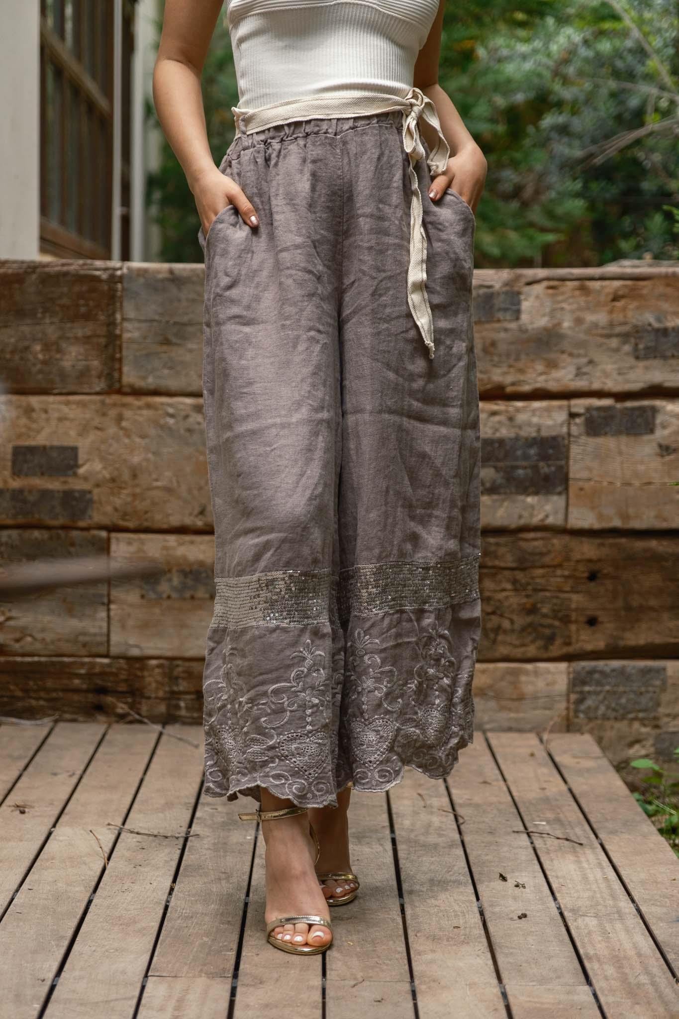 Gri Renk Paçası Nakışlı Pul Detaylı Keten Pantolon