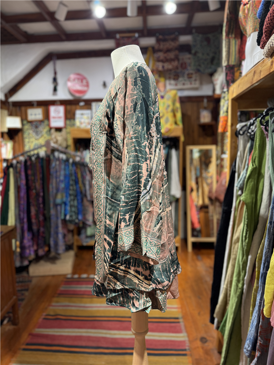 Gülkurusu Gold Detaylı İpek Şort Crop Kimono Üçlü Takım