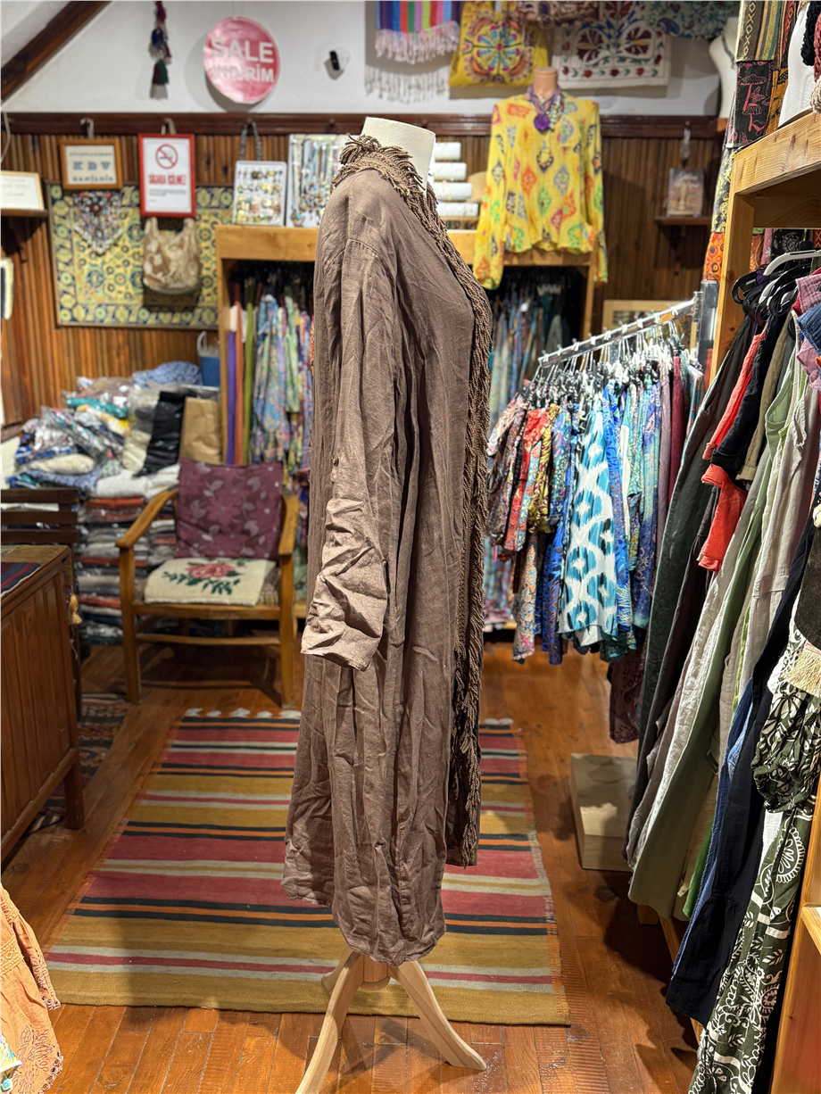 Kahverengi Bohem Püsküllü ve Cep Detaylı Keten Kaftan