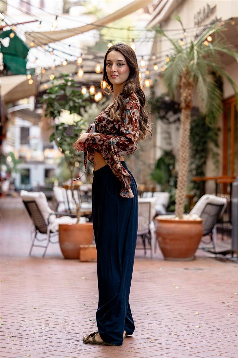 Kahverengi İspanyol Kol Çiçek Desenli Bluz