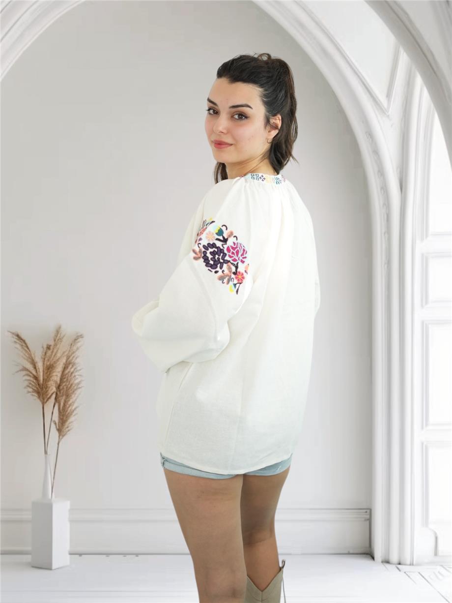 Krem Çiçek Nakışlı Bluz