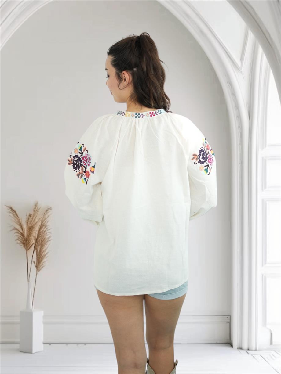 Krem Çiçek Nakışlı Bluz